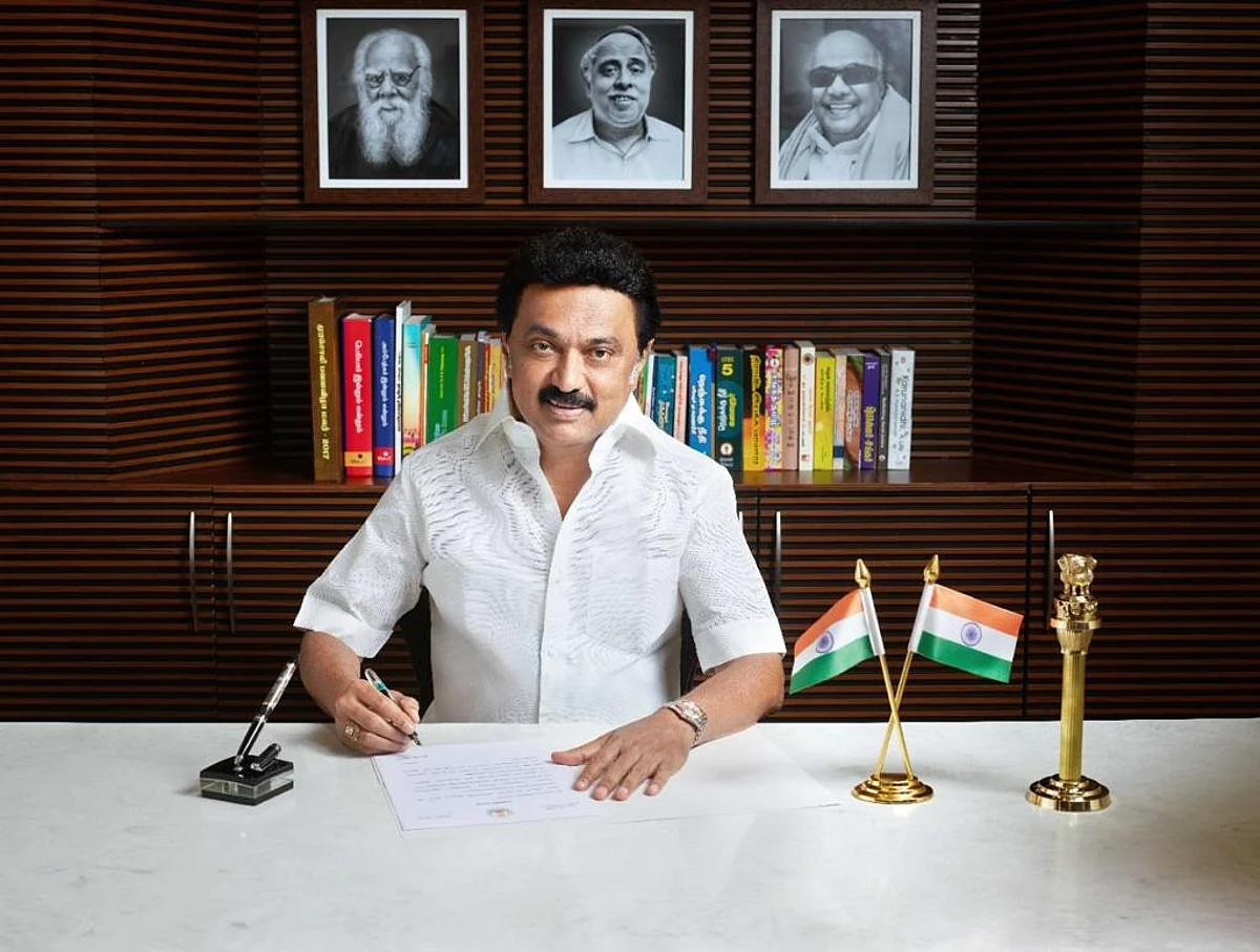 `மொழி உரிமை காத்திட கண்ணும் கருத்துமாக பாடுபடுவோம்'