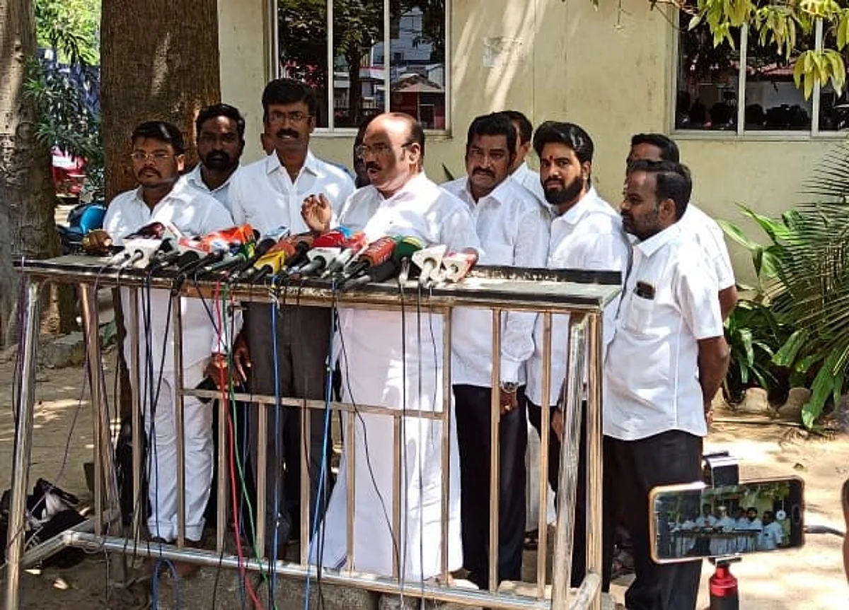 `குடிகாரன் பற்றி பேசமுடியாது'- நாஞ்சில் சம்பத் குறித்த கேள்விக்கு ஜெயக்குமார் சீற்றம்