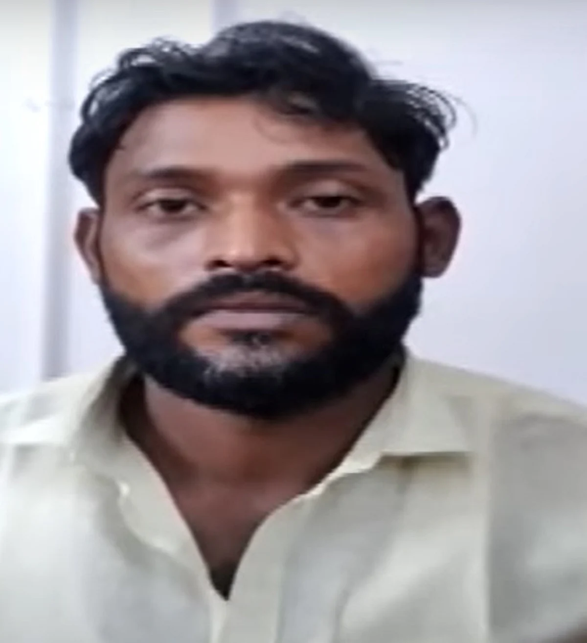 அதிர்ச்சி அளித்த சப்-இன்ஸ்பெக்டரின் செயல்: குடும்பமே சிறையில் அடைப்பு