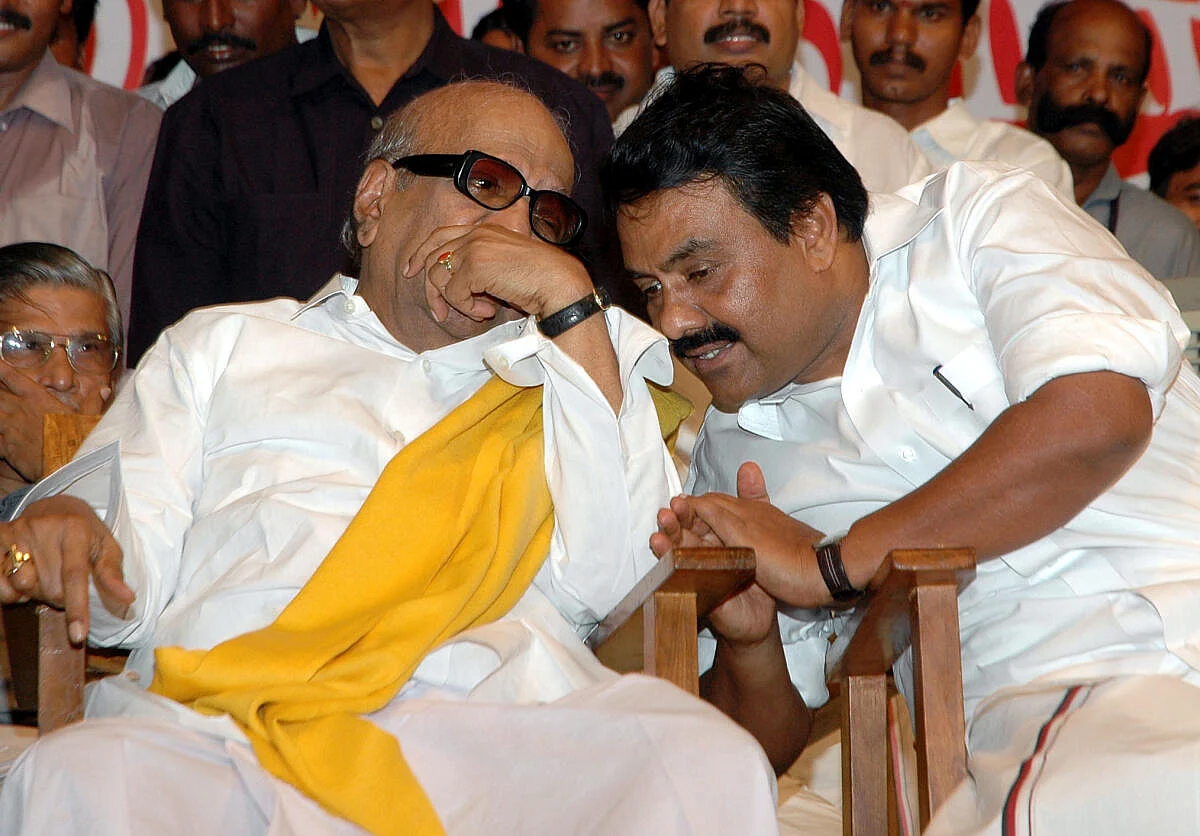 இலாகா மாற்றம்: இடிந்துபோன அதிமுக!