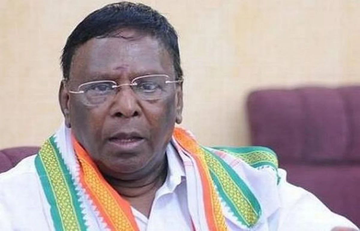 நாராயணசாமியை நீக்கி விட்டார்களா?