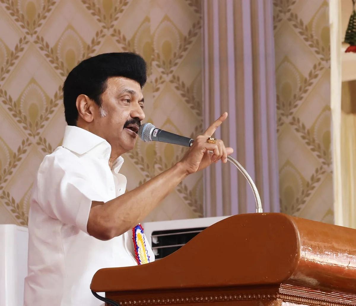 `எம்.ஜி.ஆரின் நாகரிகத்தை இன்றைக்கு இருப்பவர்களிடம் எதிர்பார்ப்பது தவறு'