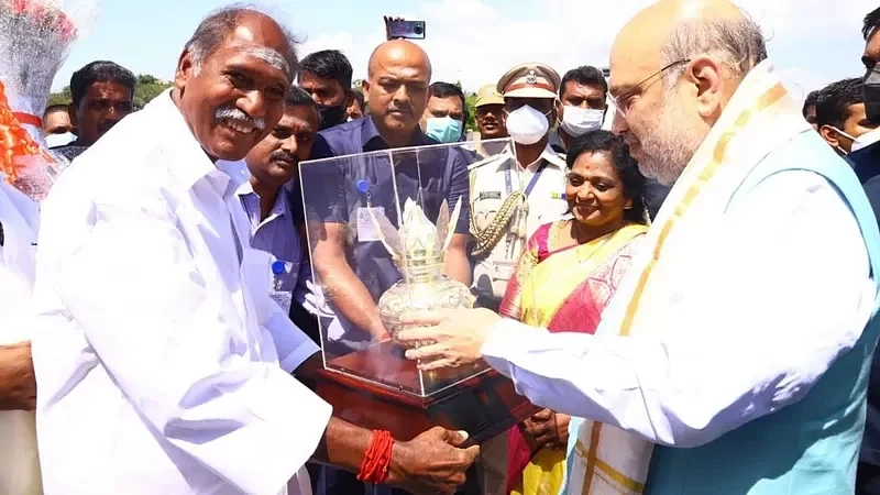 அமித் ஷாவை வரவேற்கும் முதல்வர் ரங்கசாமி, துணைநிலை ஆளுநர் தமிழிசை சவுந்தரராஜன்...