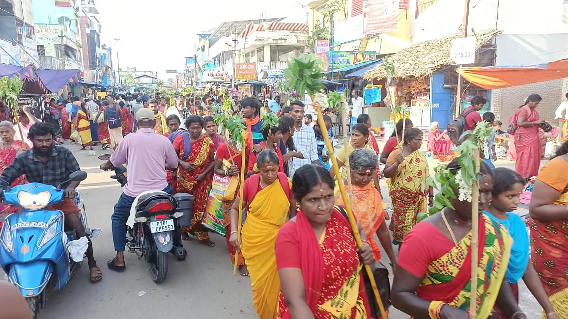 பாதயாத்திரை பக்தர்கள்