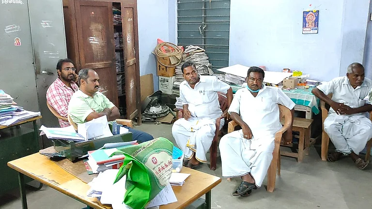 லஞ்ச ஒழிப்பு காவல்துறை அதிரடி ரெய்டு: ரூ.1.43 லட்சம் பறிமுதல்