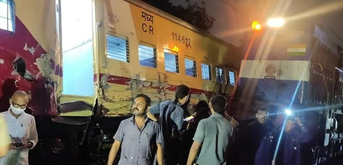 இரவில் மும்பையில் தடம்புரண்ட புதுச்சேரி விரைவு ரயில்: உயிர் தப்பிய பயணிகள்