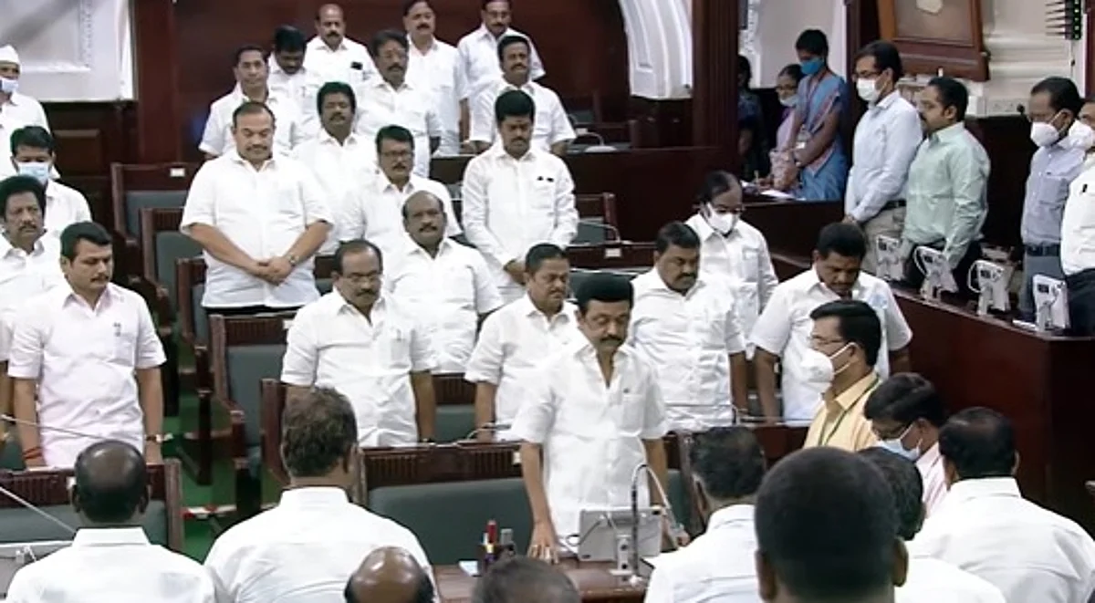 தஞ்சையில் உயிரிழந்தவர்களுக்கு சட்டப்பேரவையில் 2 நிமிடம் மவுன அஞ்சலி