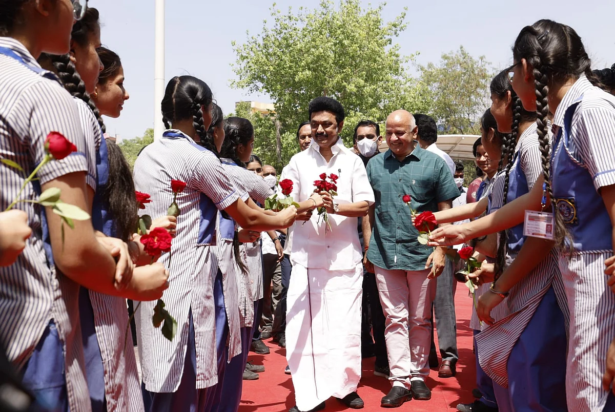 டெல்லியில் அரசுப் பள்ளியை பார்வையிட்ட தமிழக முதல்வர் ஸ்டாலின்