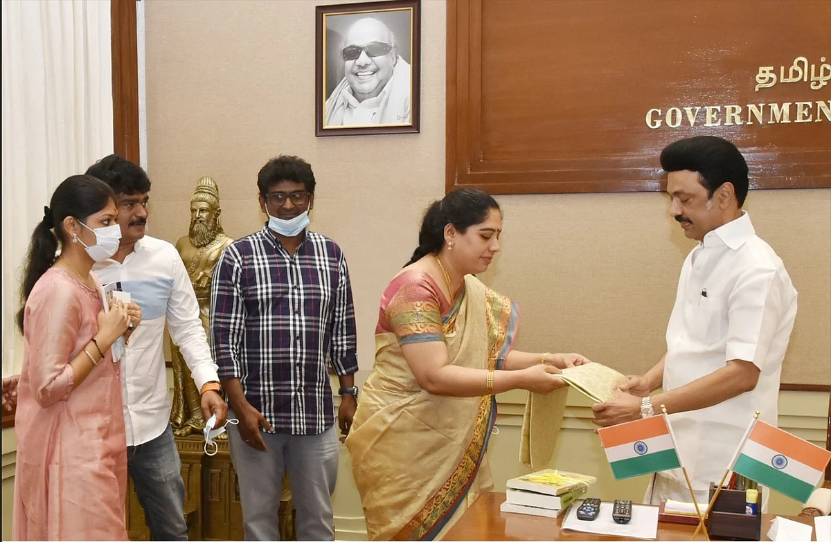 முதல்வரிடம் நடிகர் விவேக் மனைவி வைத்த முக்கிய கோரிக்கை!