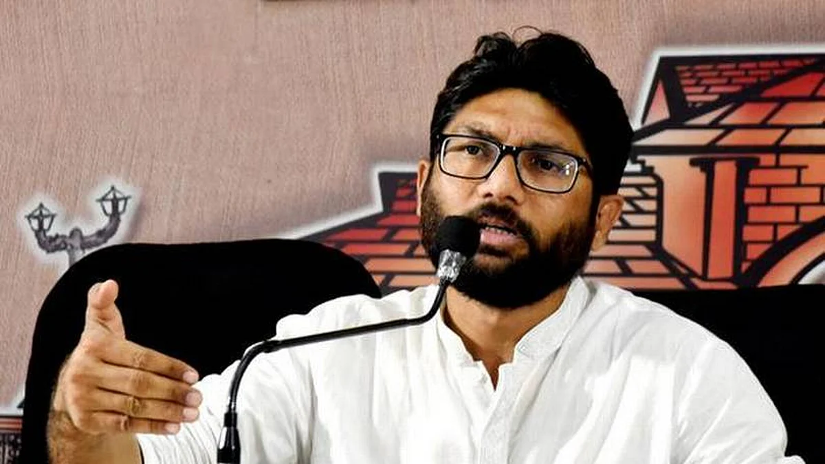 'பெண் காவலரைத் தாக்கினார்': ஜிக்னேஷை மீண்டும் கைதுசெய்ய அசாம் போலீஸ் சொல்லும் காரணம்