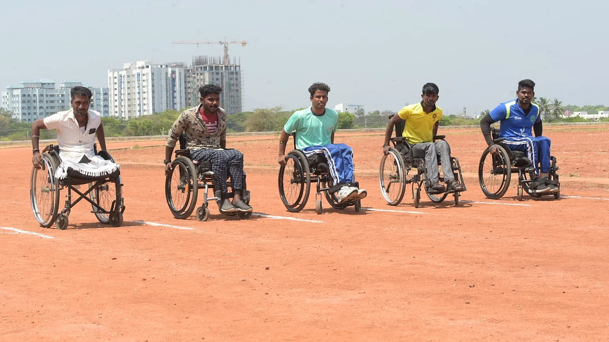 வீல் நாற்காலி போட்டியில் மாற்றுத்திறனாளி மாணவர்கள்