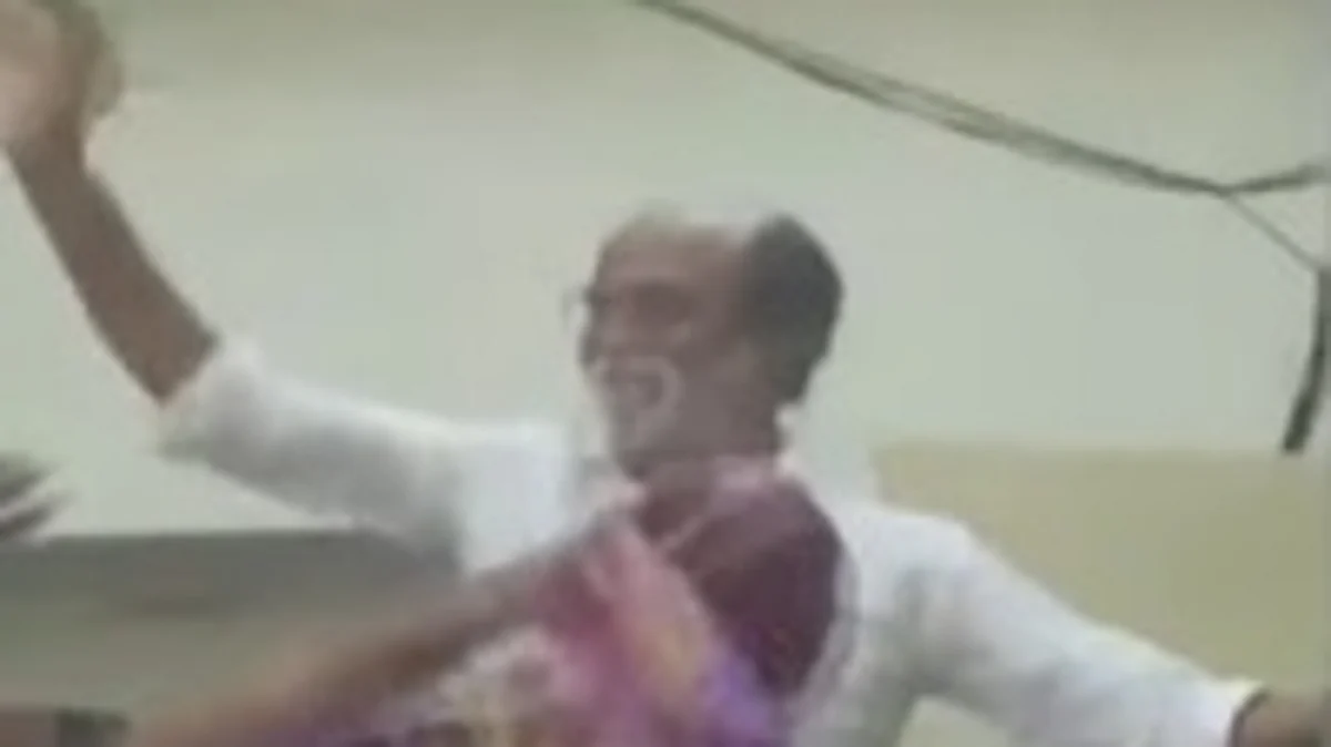 ரசிகர்களைத் திடீரென சந்தித்த நடிகர் ரஜினிகாந்த்!