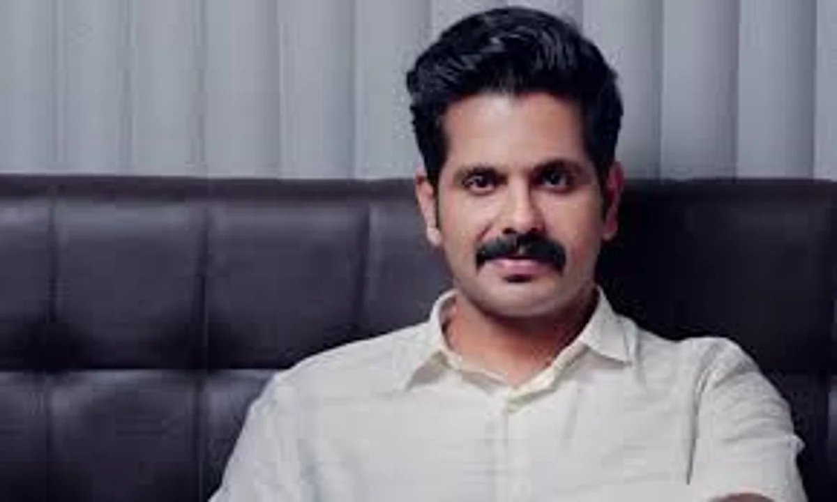 `என்னால் தடுக்க முடியவில்லை; அழுகை வந்தது'- நடிகர் மீது இளம் பெண் பாலியல் புகார்