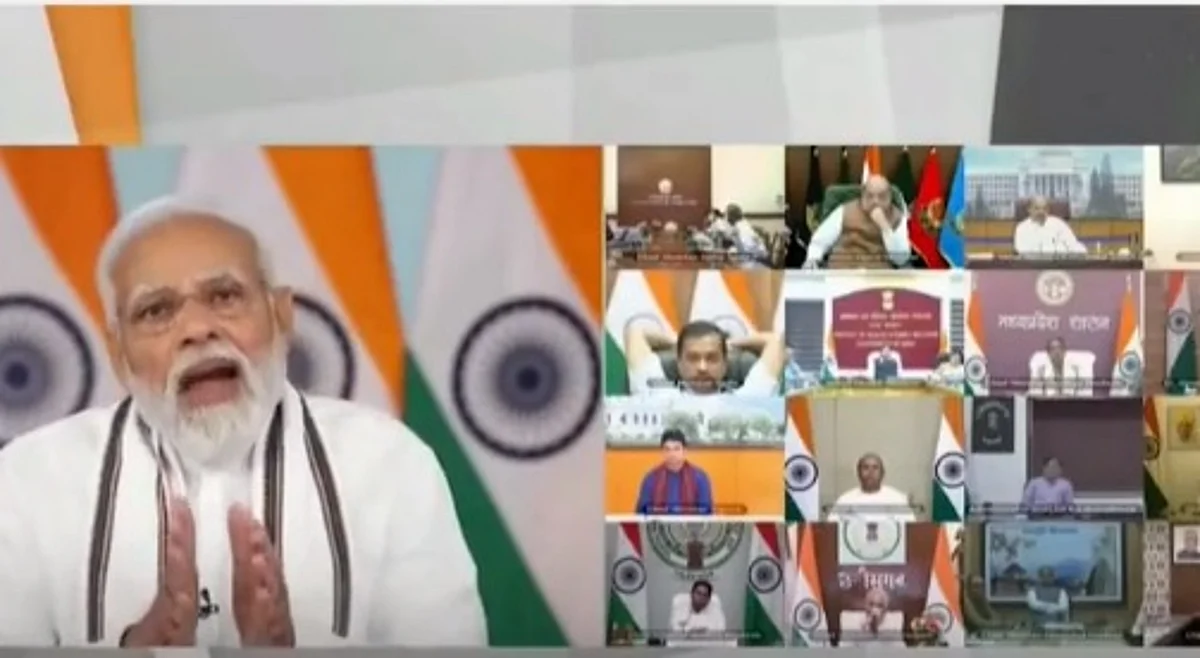 பிரதமரின் நேரலை பேச்சும்... கேஜ்ரிவாலின் ஆக்ஷனும் - வைரலாகும் வீடியோ