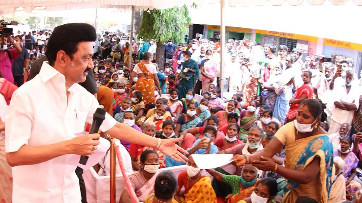 கிராமசபை கூட்டத்தில் மனுக்கள் பெறும் முதல்வர் ஸ்டாலின்...