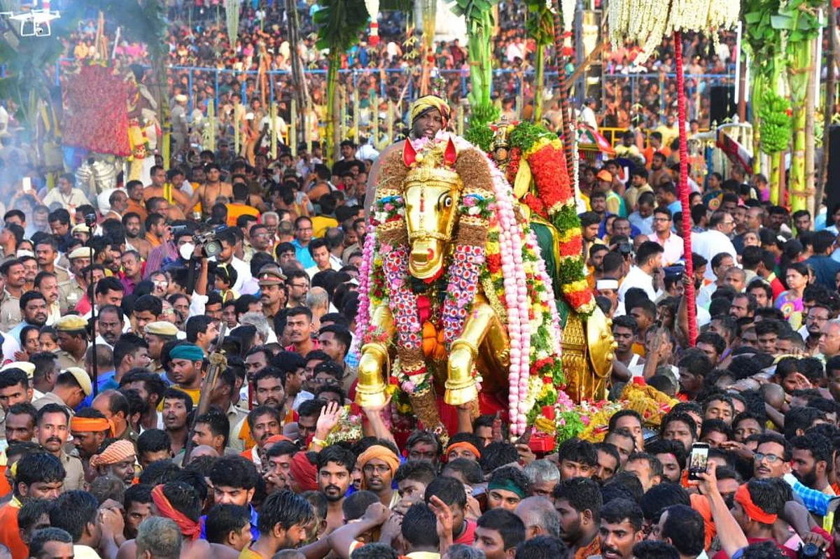 சித்திரைத்திருவிழாவில் இறந்த
மூதாட்டி மதுரையைச் சேர்ந்தவர்!