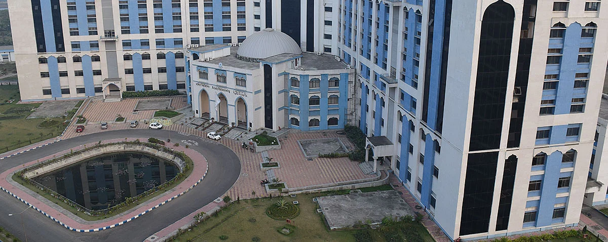 பல்கலை., துணைவேந்தரை மிரட்டிய மாணவர்கள்: மேற்கு வங்கத்தில் நடந்தது என்ன?