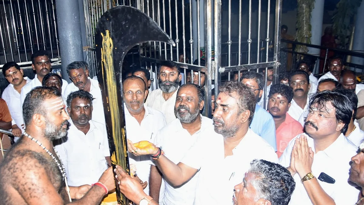 அரிவாள் காணிக்கையும் அணிமாற்றும் சேவையும்!
