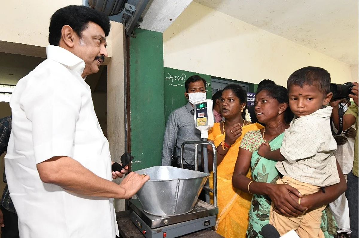 தேனி: ரேஷன் கடையில் முதல்வர் ஸ்டாலின் திடீர் ஆய்வு