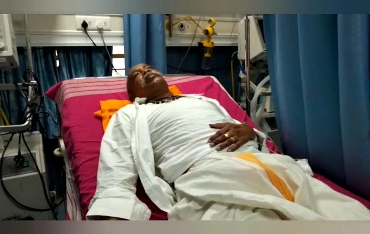 சிறைக்கு அனுப்ப தயாரானது போலீஸ்... திடீர் பாதிப்பால் மருத்துவமனையில் தலைவர் அனுமதி