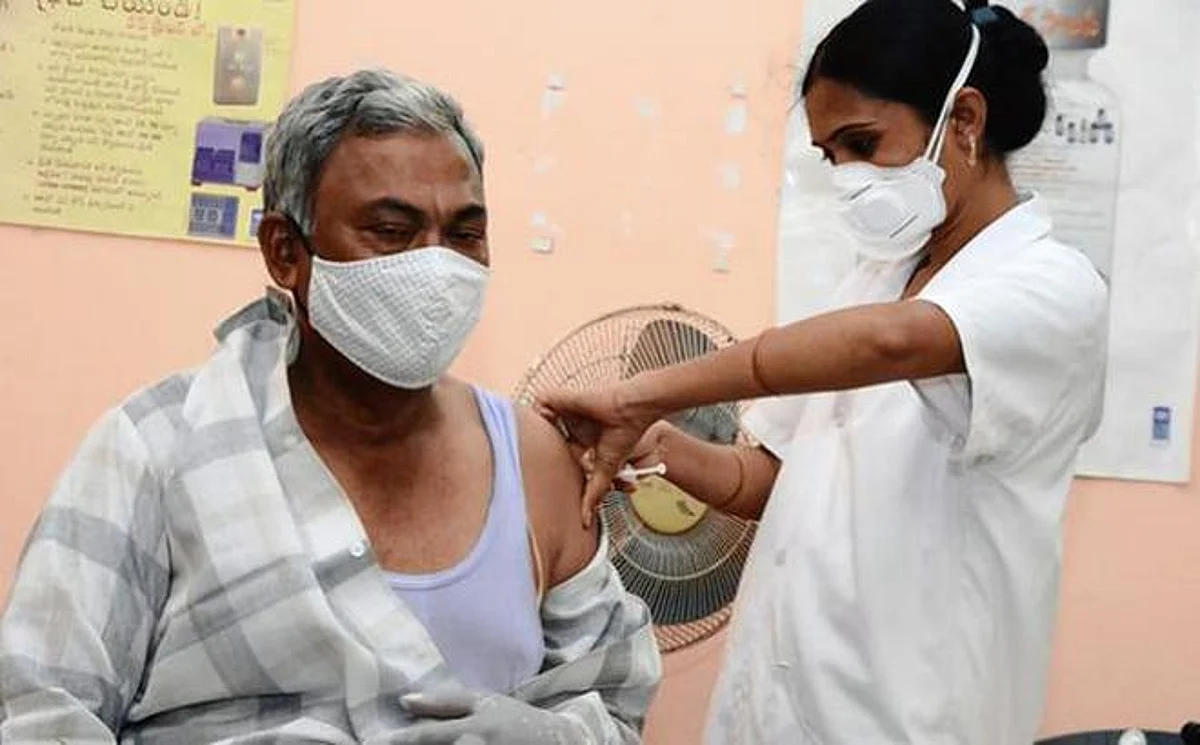 கோவிஷீல்டு, கோவாக்ஸின் பூஸ்டர் டோஸ்: சொன்னதைவிட குறைவான கட்டணம்!
