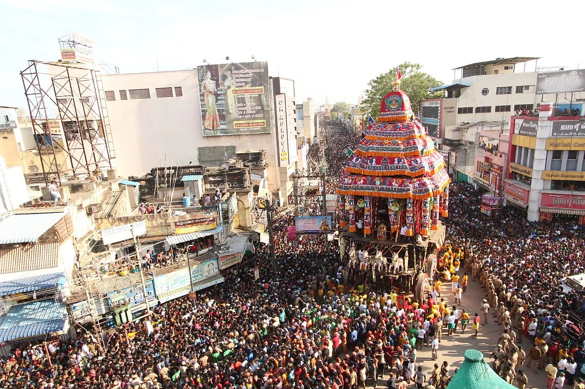 சித்திரைத் தேரோட்டத்தால் மதுரை குலுங்கியது!