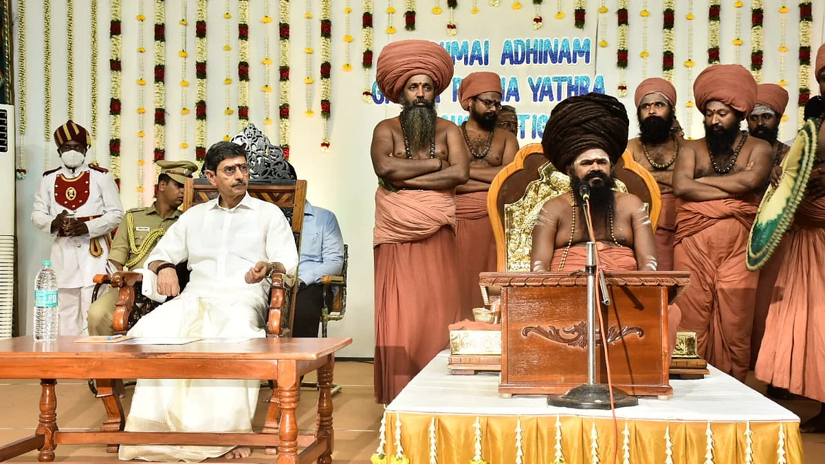 தருமபுர ஆதீனத்திற்குள் நடைபெற்ற விழாவில் ஆதீனகர்த்தர் மற்றும் ஆளுநர்