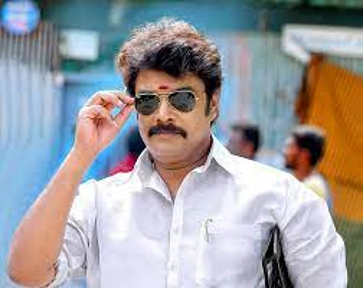 சுந்தர்.சிக்கு வில்லனாகும் இந்தி இயக்குநர்!