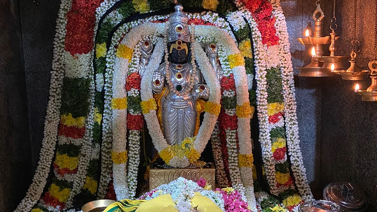 கும்பத்திலிருந்து மீனத்துக்கு இடம் பெயர்ந்தார் குரு பகவான்