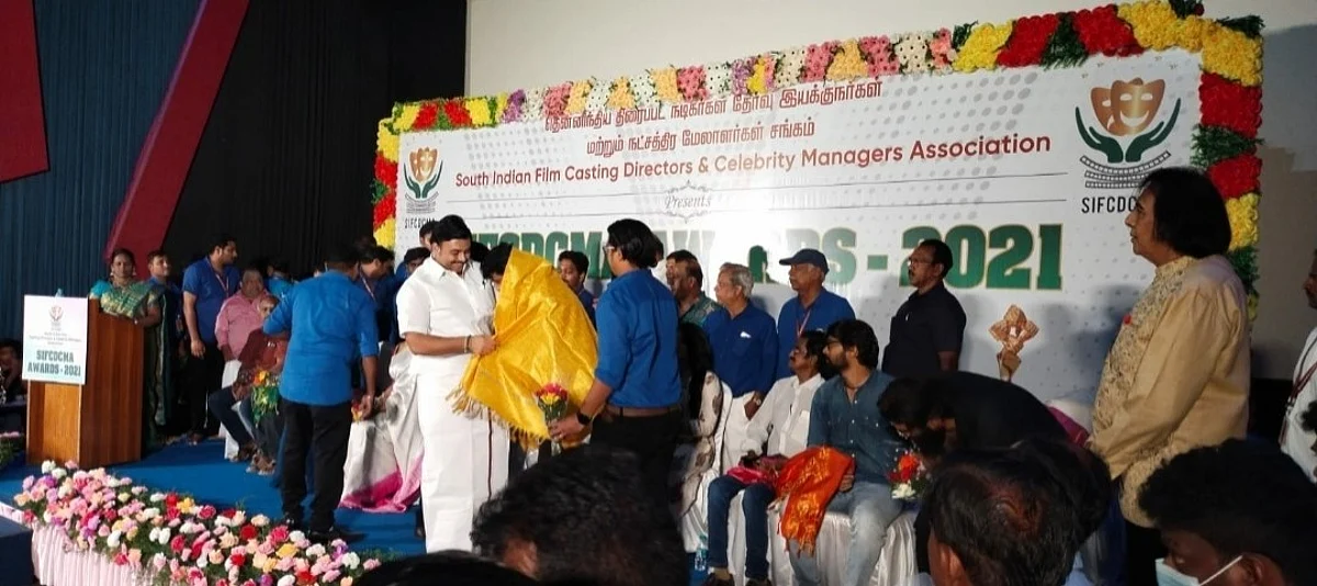 `தமிழ்த்தாய் வாழ்த்து பாடல் பாட யாரும் இல்லையா?'- அமைச்சர் பங்கேற்ற திரைப்பட விழாவில் சர்ச்சை