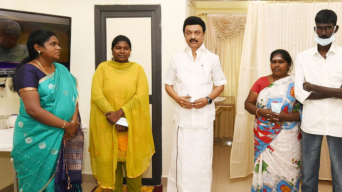 `உங்களுக்கு தேவையான உதவிகளை அரசு செய்யும்'- மகளை மருத்துவம் படிக்க வைத்த பெண்ணுக்கு நம்பிக்கையளித்த முதல்வர்