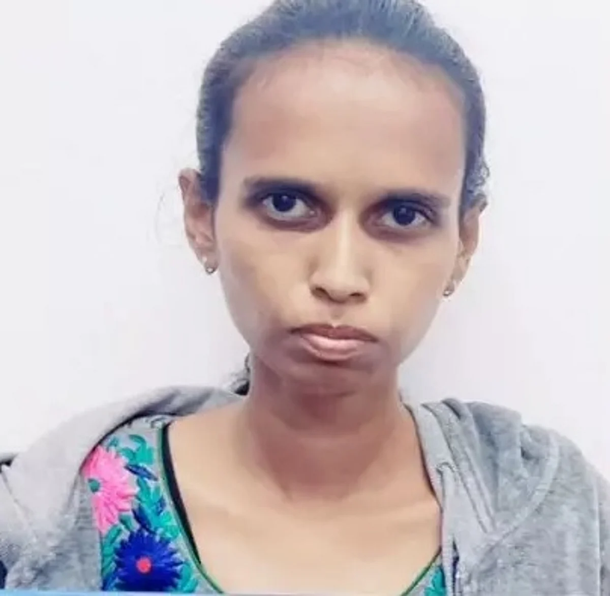 திருட்டு நகையில் காதலனுடன் உல்லாச பயணம்: தாயின் புகாரால் சிக்கிய காதலி