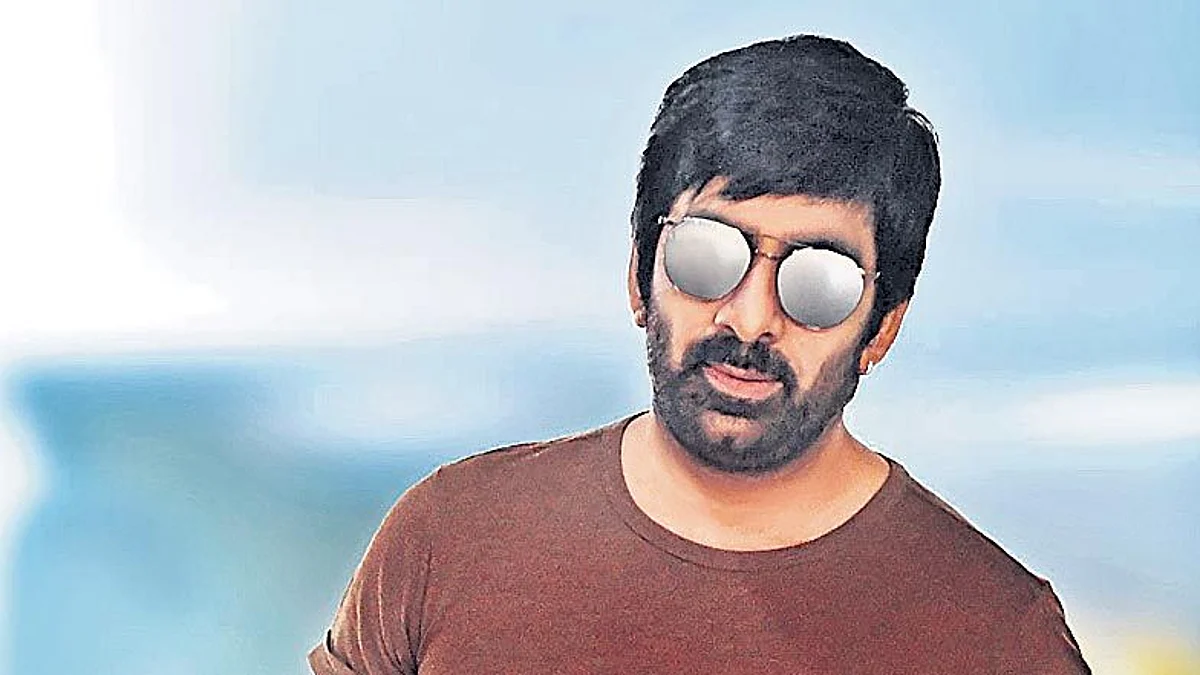 ‘மாஸ் மகாராஜா’வை இயக்குகிறார் தனுஷ் பட இயக்குநர்!