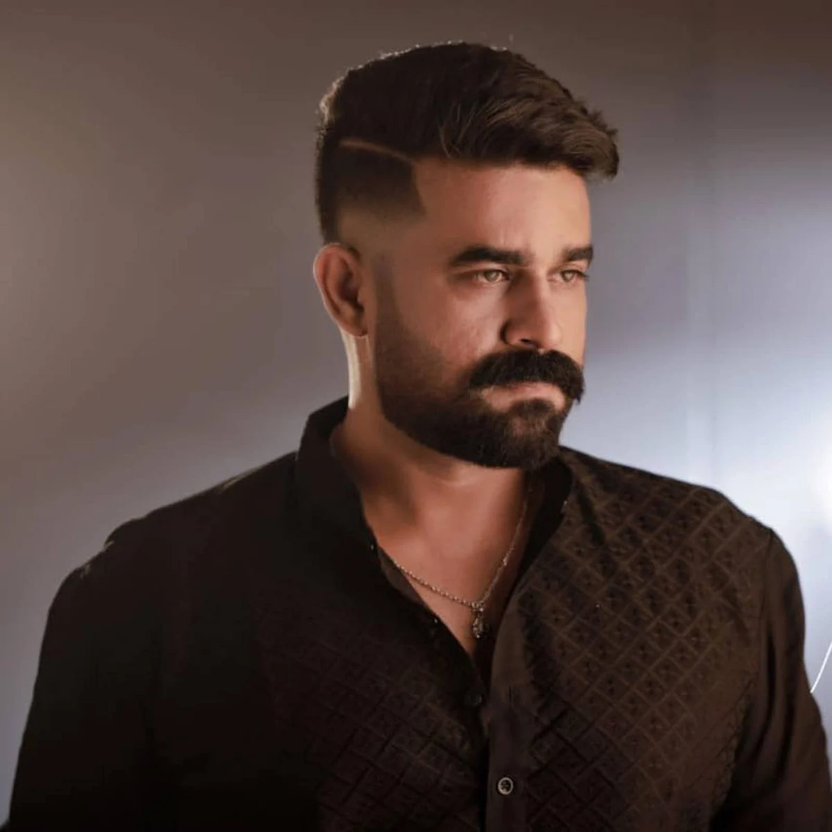 இனி எங்கேயும் தப்ப முடியாது: பாலியல் வழக்கில் தலைமறைவான நடிகரை பிடிக்க கேரள போலீஸ் அதிரடி
