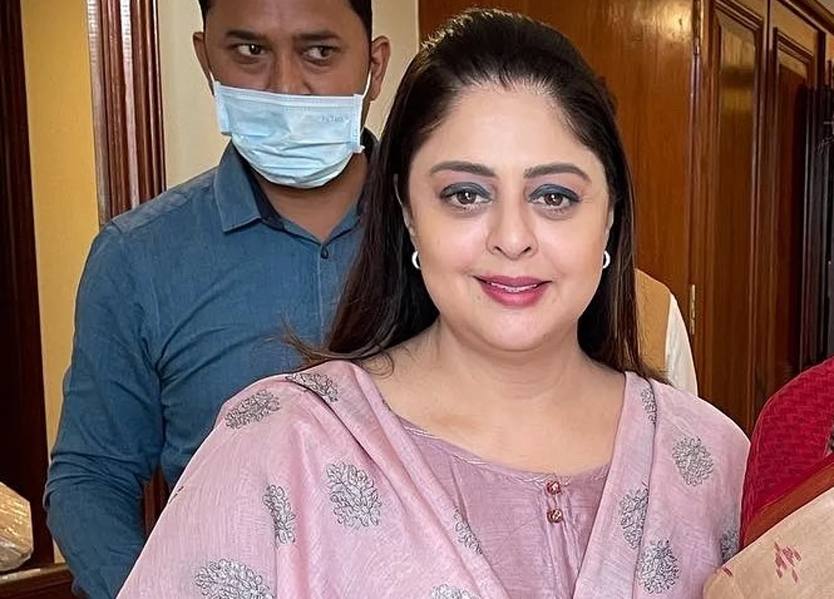 `18 வருஷமா கட்சியில் இருக்கிறேன்; எனக்கு தகுதியில்லையா?'- சீட் கிடைக்காததால் நக்மா வேதனை
