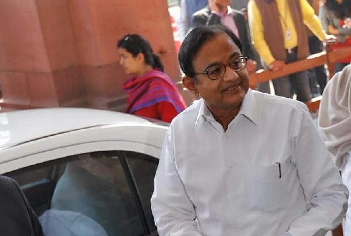 `டீனை பொறுப்பாக்கக்கூடாது'- மதுரை மருத்துவக் கல்லூரி முதல்வருக்கு ப.சிதம்பரம் திடீர் ஆதரவு