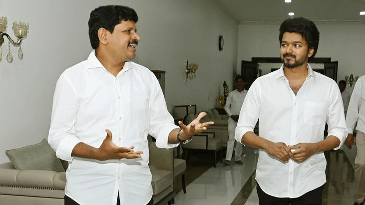 `தளபதி66' படத்தின் 2-ம் கட்ட படப்பிடிப்பு நிறைவு: சென்னை திரும்பினார் விஜய்!