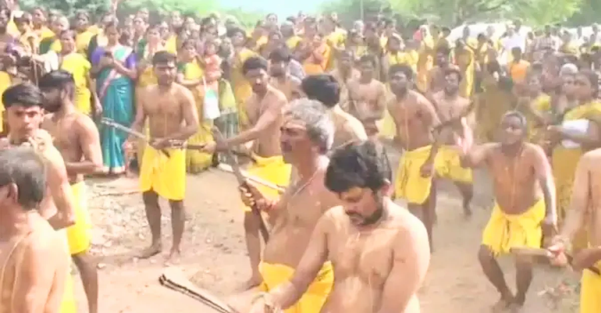திருவிழாவில் பக்தர்கள்