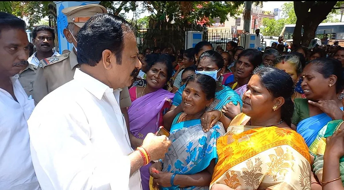 வேலூரில் இன்று நடைபெற்ற தூய்மைப் பணியாளர்கள் போராட்டம்.