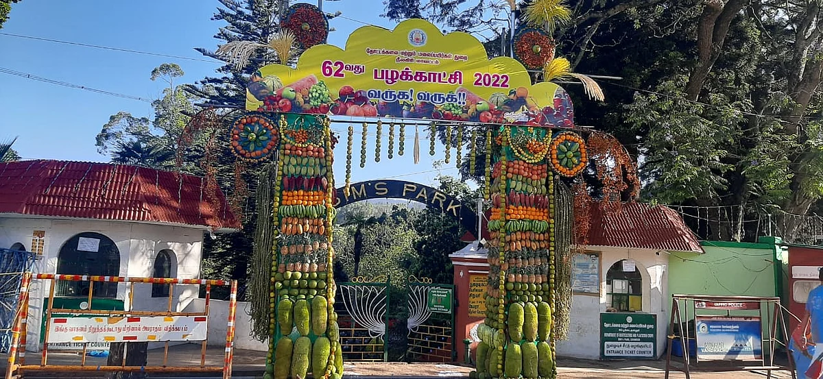 விதவிதமாக குவிந்த பழங்கள்… தொடங்கியது குன்னூர் பழக்கண்காட்சி!