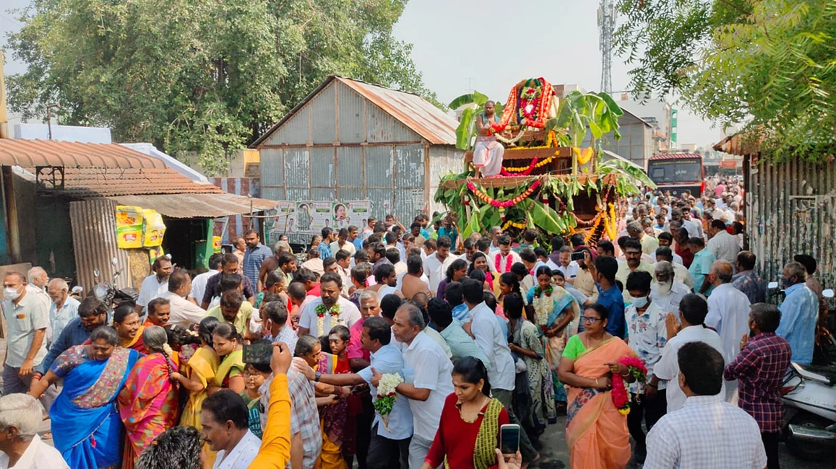 குவிந்த பக்தர்கள்... நிறுத்தப்பட்டது மின்சாரம்: கோலாகலமாக நடந்த விநாயகர் திருத்தேர் வெள்ளோட்டம்