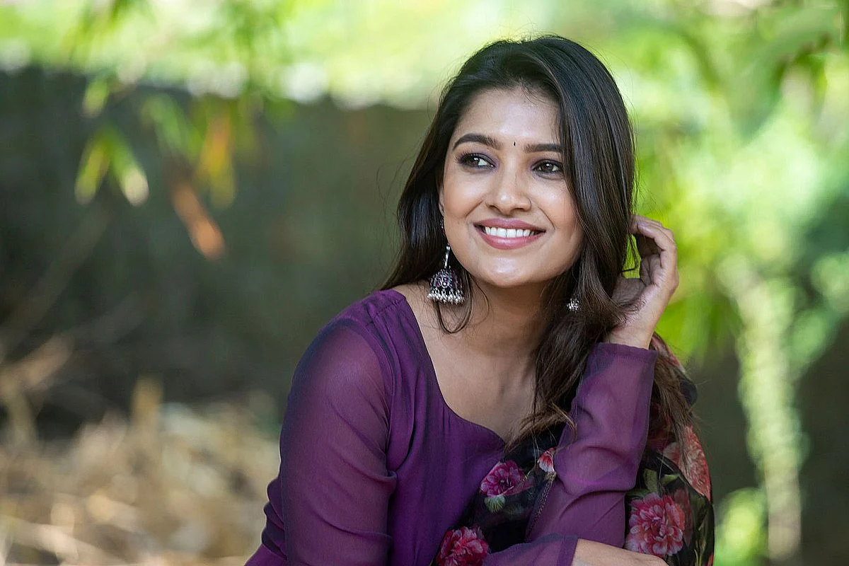 பரத்தின் `லவ்’: வாணி போஜன் வெளியிட்ட தகவல்