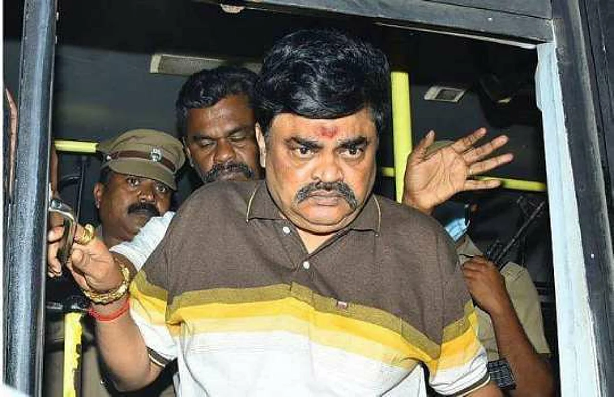 `கொன்று கூவத்தில் வீசிவிடுவேன்'- ரூ.2 கோடி மோசடி செய்த ராஜேந்திர பாலாஜியின் உதவியாளர் மிரட்டல்