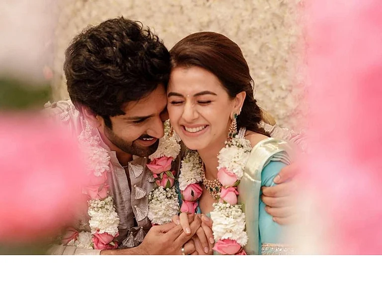 அக்காவுக்கு வளைகாப்பு; தங்கைக்குத் திருமணம்!- பிரபல நடிகைகள் வீட்டில் கொண்டாட்டம் Kamadenu%2F2022-05%2F4ff34685-4b29-4d09-a09c-741c246415f5%2FAadhi___Nikki.jpg?auto=format%2Ccompress&format=webp&w=768&dpr=1