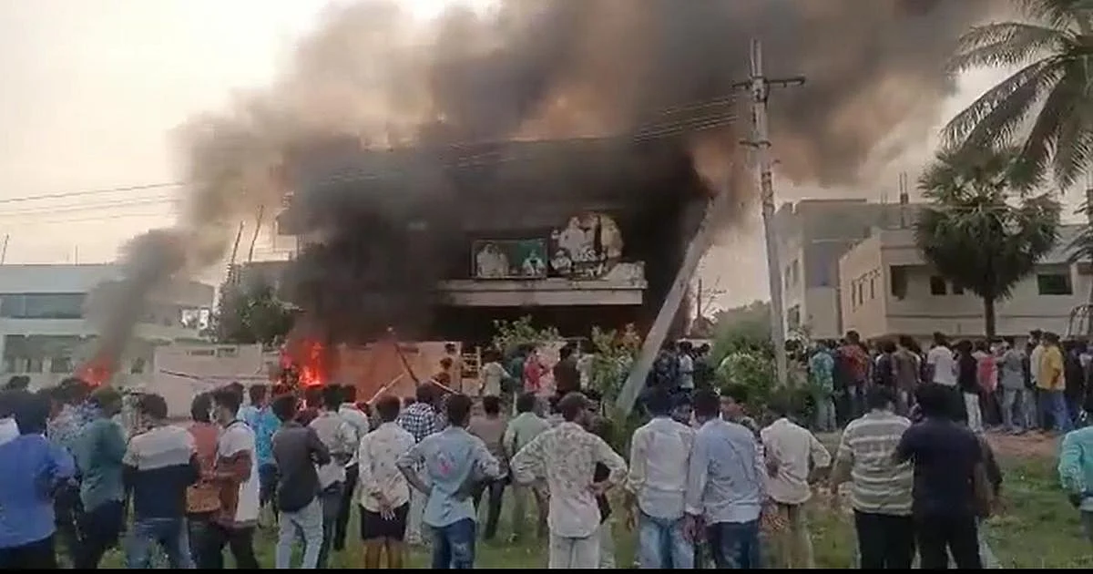 அமைச்சர், எம்எல்ஏ வீடுகள் தீவைத்து எரிப்பு: ஆந்திராவில் வன்முறைக்கு என்ன காரணம்?