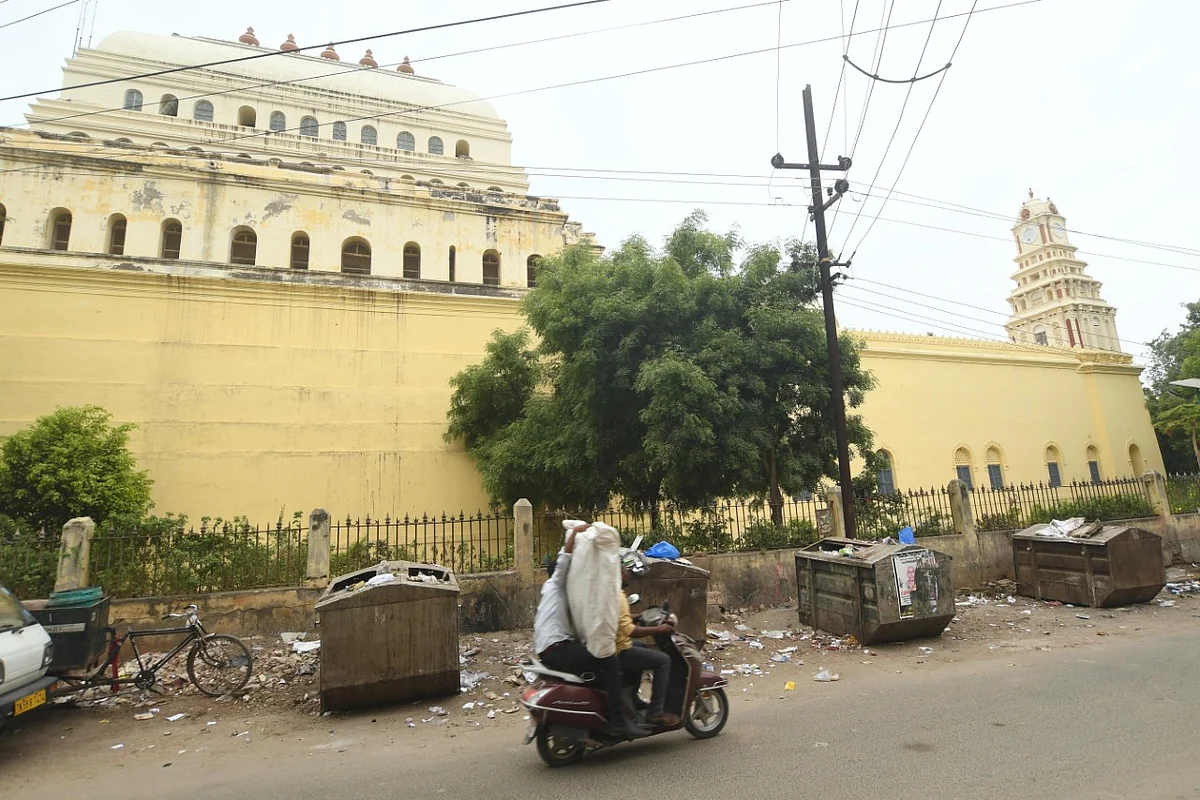 உலக சுற்றுலாத் தலத்தின் அழகைக் கெடுக்கும் மதுரை மாநகராட்சி!