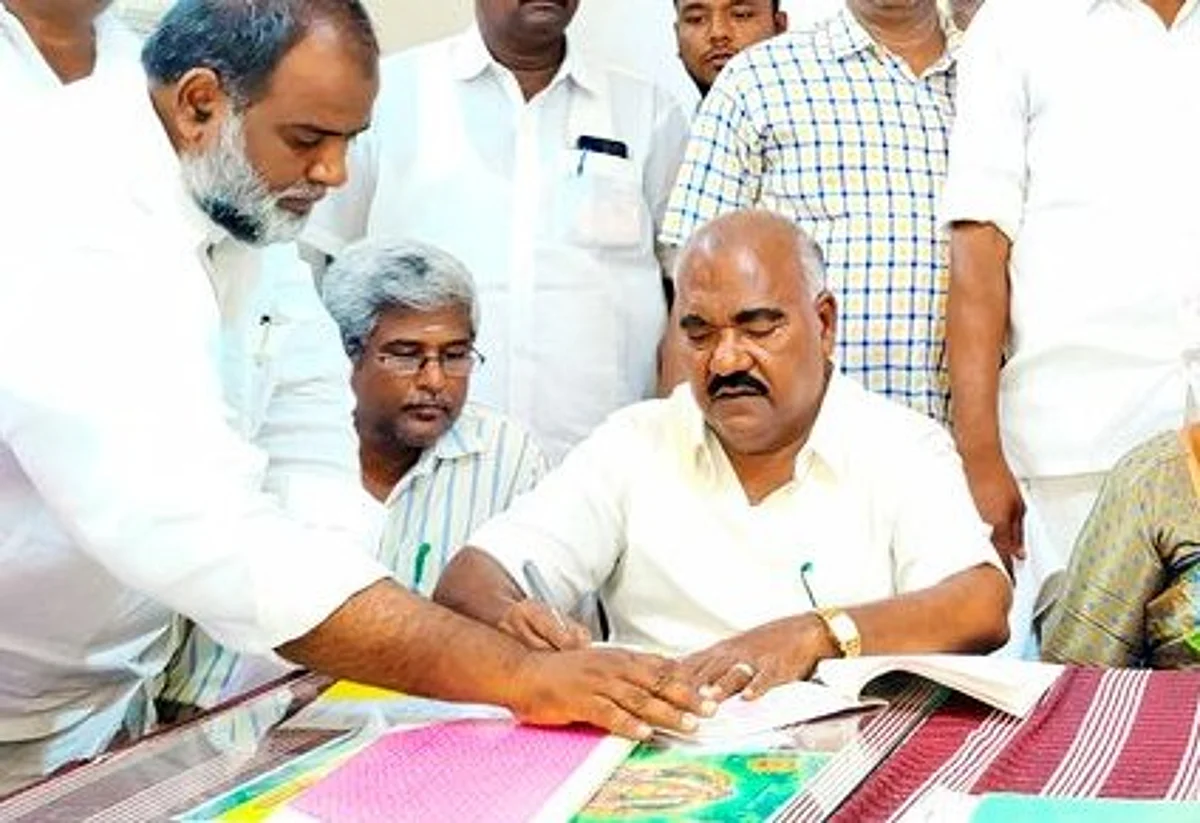 தனது 66 சென்ட் நிலத்தை பழங்குடியின மக்களுக்கு இலவசமாக கொடுத்தார் அமைச்சர் செஞ்சி மஸ்தான்!