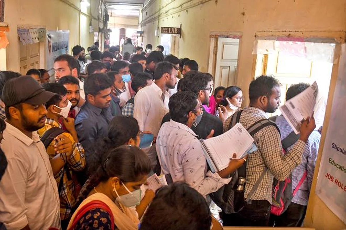 இந்தியாவில் வேலை வாய்ப்பின்மை: சி.எம்.ஐ.இ அதிர்ச்சி ரிப்போர்ட்