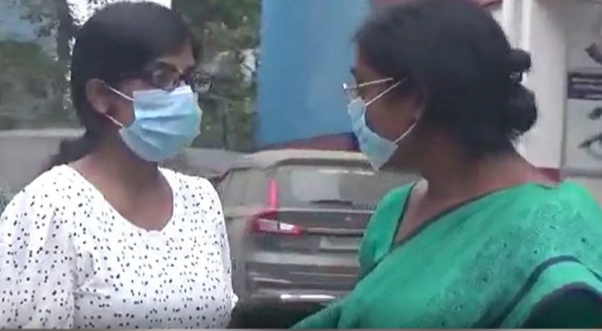 பலகோடி ரூபாய் மோசடி - அமெரிக்கா தப்ப முயன்ற தாய், மகள்!: ஏர்போர்ட்டில் நடந்தது என்ன?