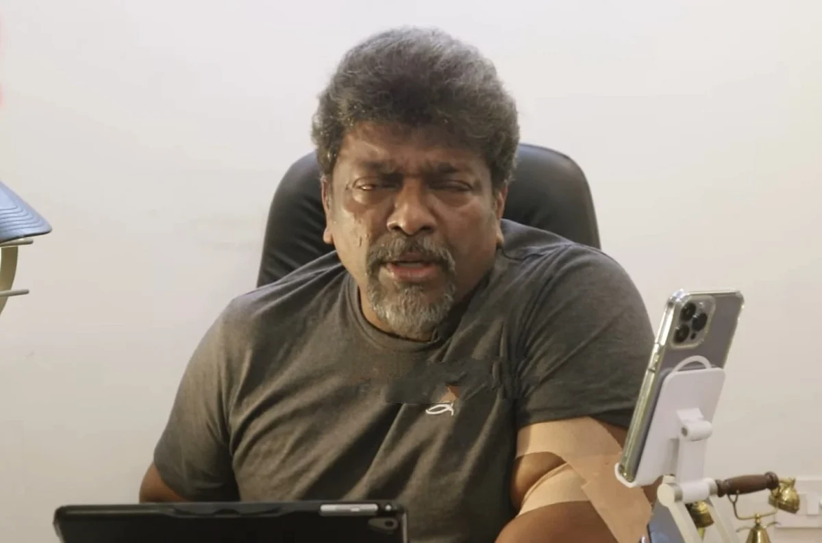 `எனக்குள் அந்த நிமிடம் பேய் பிடித்தது போல ஆகிவிட்டது'- மைக்கை எறிந்த விவகாரத்தில் பார்த்திபன் விளக்கம்